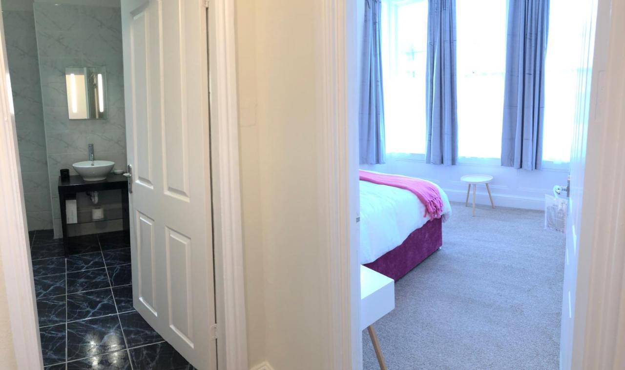 Mostyn Villa Free Private Parking Llandudno Bagian luar foto